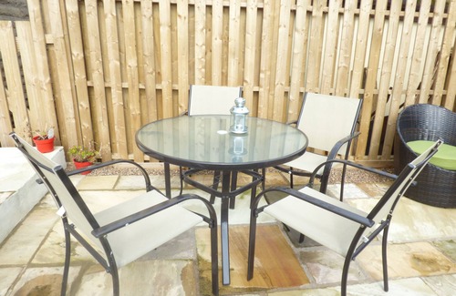 Gildersome House | Large Coach House in Village Location with Private Garden, Family Friendly