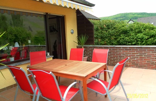 Punderich House | large comfortable house for 2 to 6 people, directly on the Moselle, with WiFi