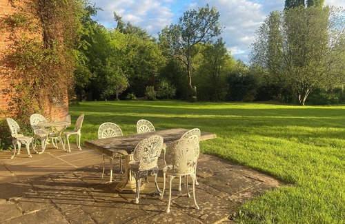 Caynham House | Large, comfortable Manor House near Ludlow with ten en-suite bedrooms.
