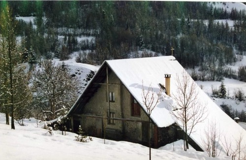 Colmars Ski Chalet | Large & Cosy Chalet in Alpes de Haute Provence, with chimney, piano & garden!