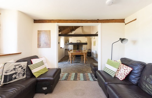 West Milton Cottage | Large, cosy Self Catering Cottage Set In Beautiful Countryside. Pet friendly