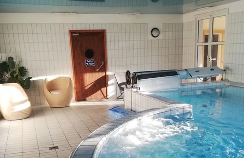 Marciac House | Large cottage **** with heated indoor swimming pool in park in the heart of Marciac