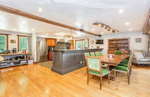 Elora Cottage | Large cottage with Water front, Heated Pool, sauna, 4 family rooms