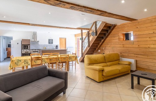 Marans Cottage | Large country house with pool and air conditioning