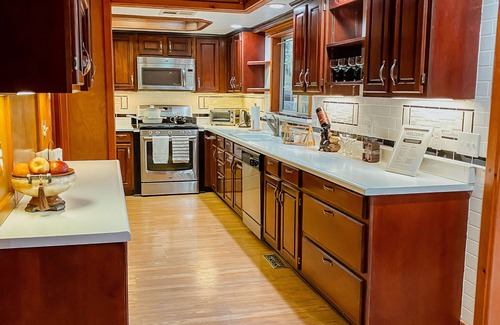 Crestline Cabin | Large/Cozy cabin by Arrowhead/BigBear - 5mins from Lake Gregory/Near Attractions