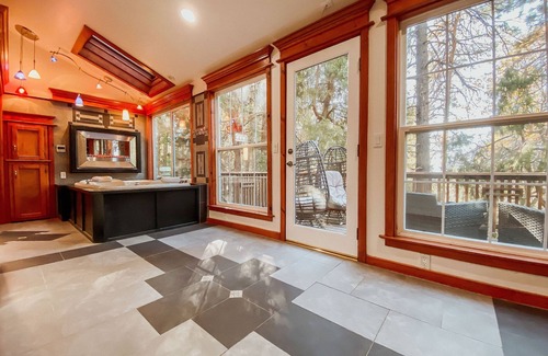 Crestline Cabin | Large/Cozy cabin by Arrowhead/BigBear - 5mins from Lake Gregory/Near Attractions