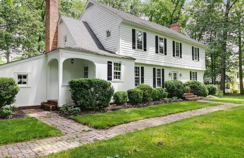 Midlothian House | Large Cozy Home Located In the Suburbs of Richmond