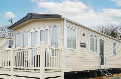 Mynachlogddu House | Large, deluxe 12ft-wide caravan with one double with en suite W.