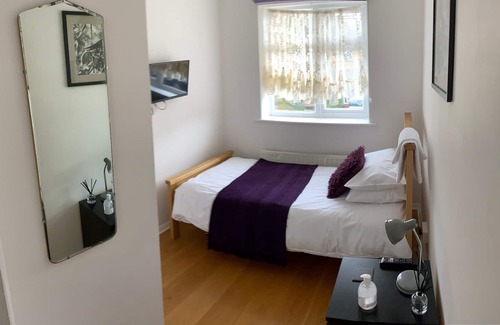 Ashford House | Large detached house with parking near Heathrow