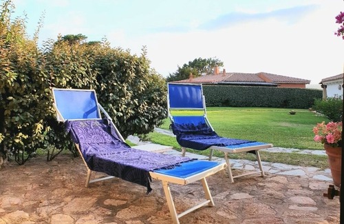 Baja Sardinia Apartment | Large double room with bathroom a few steps from the sea.
