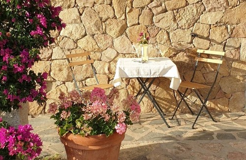 Baja Sardinia Apartment | Large double room with bathroom a few steps from the sea.