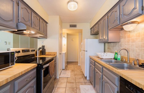 Lancaster House | Large, easy access single story 3 bed home, 15mins downtown Dallas