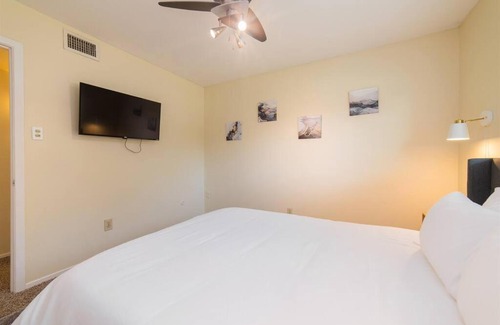 Lancaster House | Large, easy access single story 3 bed home, 15mins downtown Dallas