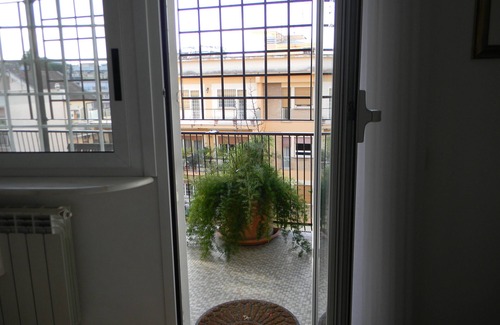 Gianicolense Apartment | Large, elegant apartment on Janiculum hill, from 2 to 8 persons.