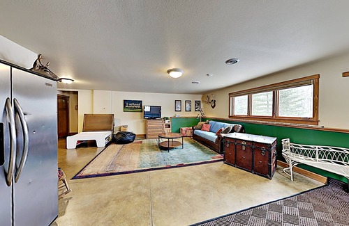 New Auburn Cabin | Large Executive Lake Home On Popular Northern Wisconsin Chain of Lakes