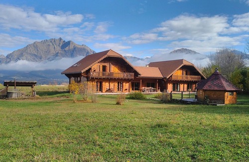 Poligny Ski Chalet | Large family chalet facing the mountains