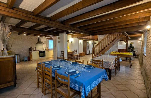 Pereuil Cottage | Large Family Cottage with Heated Pool, Wi-Fi and Pets Welcome