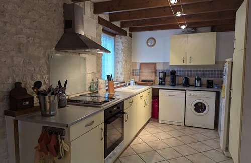 Pereuil Cottage | Large Family Cottage with Heated Pool, Wi-Fi and Pets Welcome