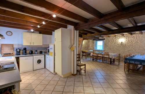 Pereuil Cottage | Large Family Cottage with Heated Pool, Wi-Fi and Pets Welcome