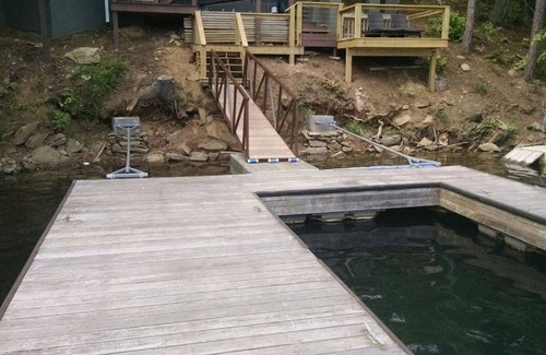 Santeetlah House | Large Family Friendly Lakefront House in Prime Location with Great Sunrise Views