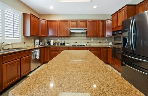 Visalia House | Large Family home near Sequoia National Park