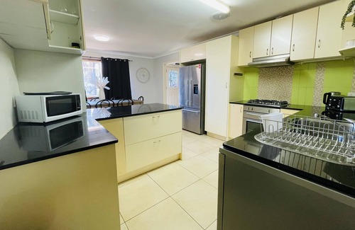 Kalbarri House | Large Family Home, Pet Friendly, Central Location. Sleep 11