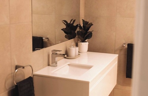 Kalbarri House | Large Family Home, Pet Friendly, Central Location. Sleep 11