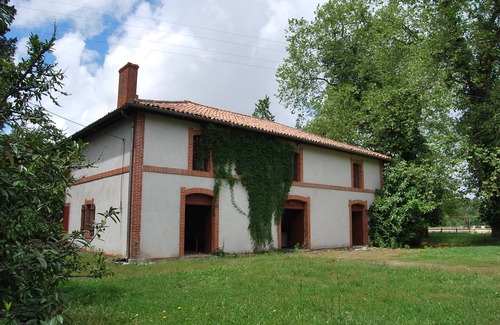 Taller House | Large family home with park, orangery, outbuilding in quiet location.
