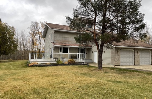 Sherwood Park House | Large family or group vacation lake home with dock and boats 35 minutes from WEM