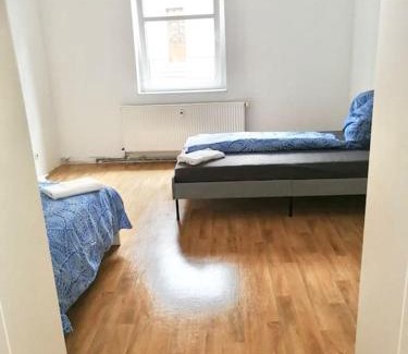 Zeitz Apartment | Large flat with separate rooms for 3 to 8 guests