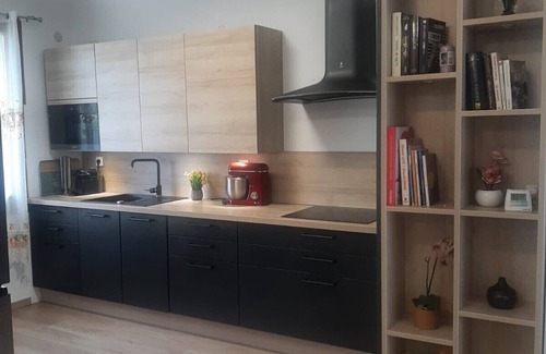 Biver Apartment | Large, fully-equipped apartment between Aix-en-Provence and Marseille