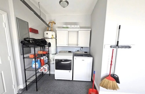 Midway City House | Large Fun Modern near Disneyland & OC Beaches