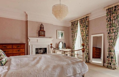 Chew Magna House | Large Georgian Manor House in Idyllic Foodie Heaven Somerset Village Near Bath