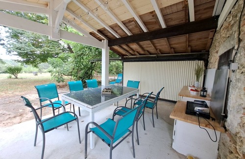 Saint-Pierre-de-Buzet Cottage | Large gîte with private garden overlooking the forest.