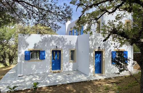 Leros Villa | Large Greek Villa in Krithoni 5 minutes from beach and Agia Marina