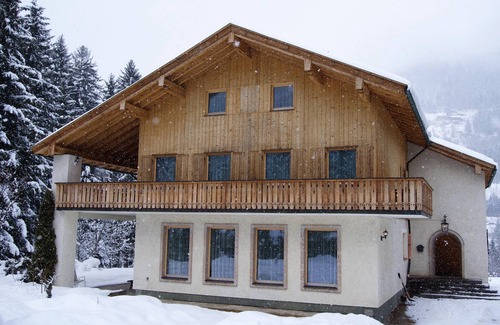 Rangersdorf House | Large group house with cosy bar and large garden