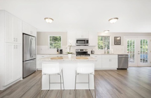 Charlotte House | Large Group Paradise - Blocks From UNCC