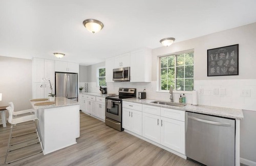 Charlotte House | Large Group Paradise - Blocks From UNCC