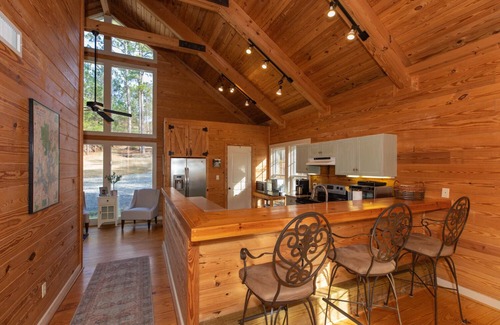 Little Kowaliga House | Large Group Vacationers Dream, 45 mins to Auburn.