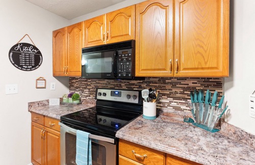 Warner Robins House | Large Groups & Pets Welcome Sleeps 12 w/Game Room