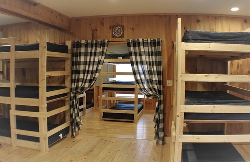 Southcrest Cabin | Large Groups - sleeps up to 24 -group ski rentals & lift tickets available