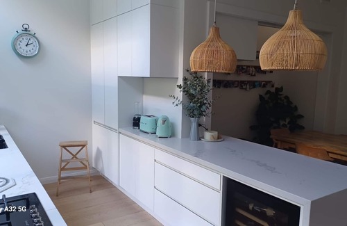 Fairlight House | Large Harboursdide House with amazing views and very close to beaches and Manly.