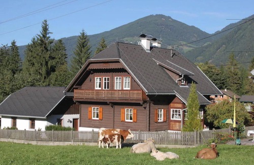 Fellbach House | Large holiday home with sauna and garden