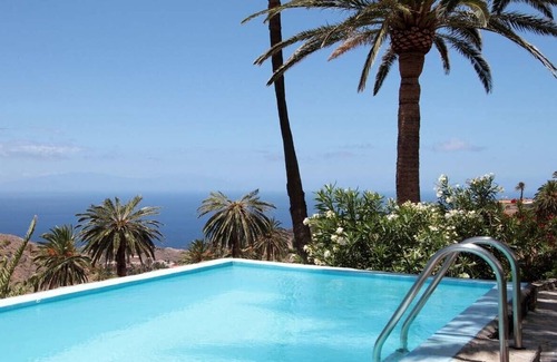 Alojera House | Large holiday house with pool and in a secluded location