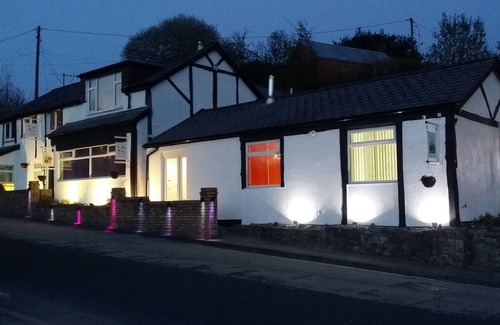 Llandegla Apartment | Large Holiday Let Suitable for Families, Groups. Sleeps up to TEN. Games room.