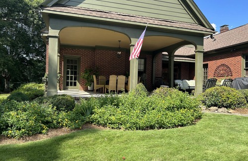 Athens House | Large home 12 mins from Sanford Stadium/downtown, 8 mins to Botanical Gardens