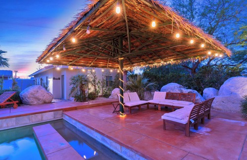 Desert Hot Springs House | Large home +>acre compound, sleeps 20,pickle +basketball,15 mins to PS,billiards