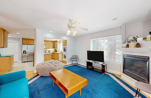 Upper Kingsbury House | Large home among the treetops near Heavenly with hot tub & great deck