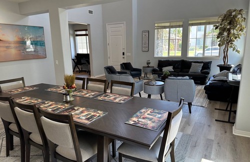 Eastvale House | Large home centrally located with easy access to OC and 91/71/15/60 freeways.
