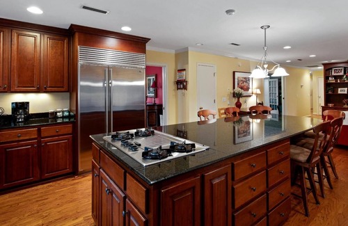 Dothan House | ★ Large Home ★ Centrally Located - Charming Stay